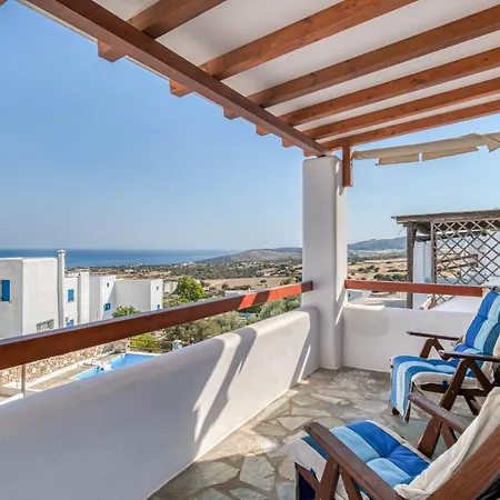 Cosy Traditional With Shared Pool In Appartement