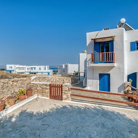 Cosy Traditional With Shared Pool In *